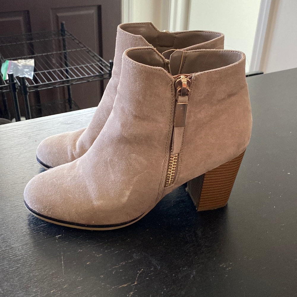 Tan boot heel
